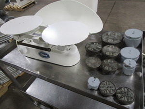 lot 266 image: EDLUND KITCHEN SCALE WITH WEIGHTS