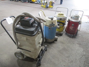lot 420 image: COMMERCIAL WET DRY VACS FOR PARTS