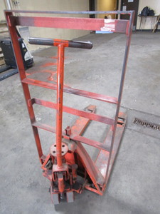 lot 423 image: WEL-BILT LIFT TRUCK