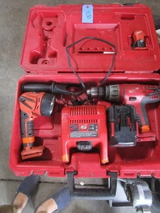 lot 430 image: MILWAUKEE CORDLESS LIGHT AND CORDLESS DRILL
