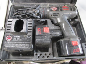 lot 432 image: BLACK & DECKER CLONE SERIES CORDLESS DRILL KIT