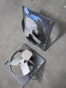 lot 433 image: DAYTON 16 REVERSIBLE EXHAUST FANS