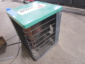 lot 440 image: SPEED AIRE AIR DRYER FOR PNEUMATIC AIR C OMPRESSOR SYSTEM