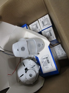 lot 455 image: LEVITON OCCUPANCY SENSORS AND POWER PACKS - LOOK NEW