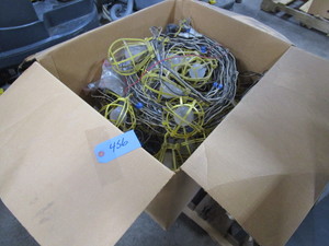 lot 456 image: BOX OF TEMPORARY CONSTRUCTION LIGHTING