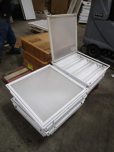 lot 464 image: HUBBELL FLUORESCENT LIGHTS-NEW AND USED