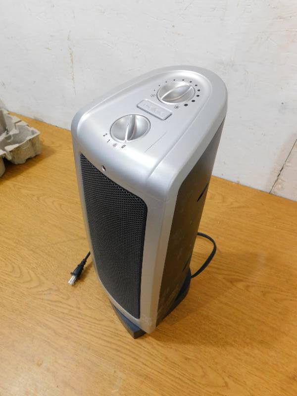 lot 86 image: Lasko 1500 Watt Oscillating Compact Tower Heater