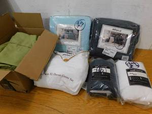 lot 18 image: Assorted bedding lot