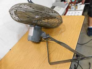 lot 26 image: 18 wall mount fan