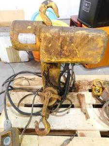 lot 40 image: 12 Ton Over head Winch  Crane