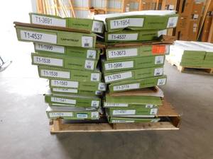 lot 91 image: 21 - Assorted Cap Tread lot