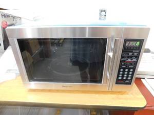 lot 135 image: Magic Chef 1.3 Cu. Ft. 1000-Watt Countertop Microwave Oven - Stainless Steel