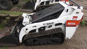 lot 7 image: Bobcat MT55 Walk Behind Skid Loader
