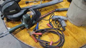 lot 40 image: Lot of Misc.Garage and Outdoor Items