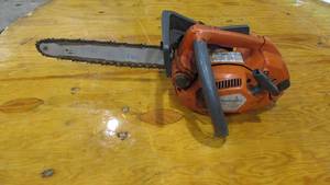 lot 50 image: Husqvarna T435 Chainsaw