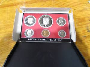 lot 65 image: Uncirculated Coin Sets