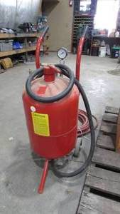 lot 117 image: Sandblaster With Cabinet