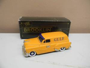 BROOKLIN MODELS 143 SCALE - 1953 PONTIAC SEDAN DELIVERY GOLF OIL - IN BOX - AWESOME - GREAT PIECE - SEE PICTURES
