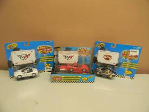 ROAD CHAMPS CORVETTE CLASSICS LIMITED EDITION 143 SCALE - 1997 & 98 CHEVROLET CORVETTES - IN BOX - AWESOME - GREAT PIECES - SEE PICTURES