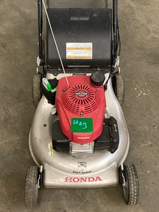 lot 3 image: Honda 21 Lawn Mower