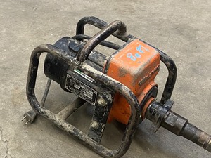 lot 8 image: Mikasa PMA2 Concrete Vibrator