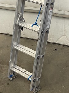 lot 21 image: Werner 32ft Aluminum Extension Ladder