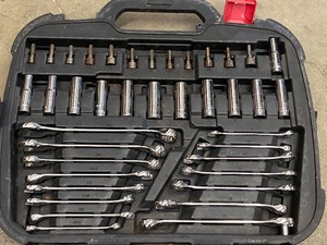 lot 28 image: Husky Portable Tool Set With Plastic Case