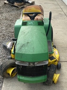 John Deere LX176 Lawn Tractor