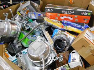 lot 12 image: WHOLESALE PALLET LOT OF GENERAL MERCHANDISE -SMALLS