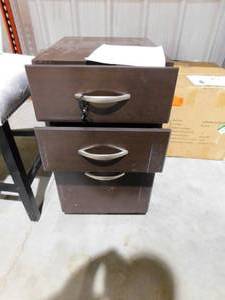 lot 71 image: 3 Drawer Mobile File Cabinet