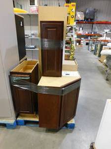 lot 93 image: Hampton Assembled Kitchen Cabinet Lot