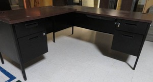 lot 31 image: L-SHAPED OFFICE DESK