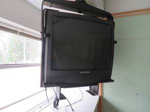 lot 54 image: 27 Phillips Magnavox TV