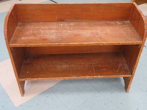 lot 67 image: Cute wooden shelf