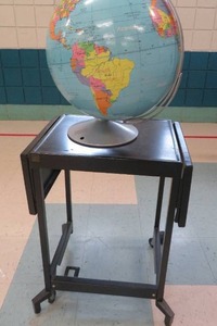 lot 73 image: Globe with metal rolling cart.