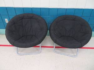 lot 75 image: 2 Black collapsible Tv chairs