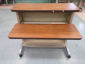 lot 86 image: Heavy duty rolling computer desk