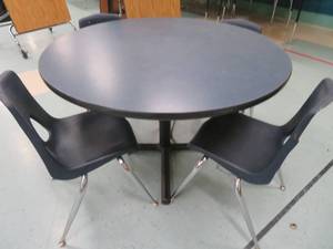 lot 100 image: 4ft blue table on iron base with 4 blue chairs