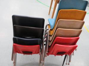 lot 106 image: 10 Multi-colored medium sized chairs