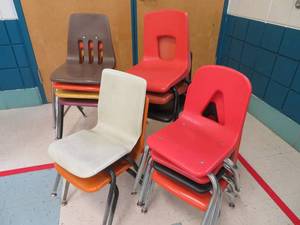 lot 117 image: 7 medium chairs, 6 small chairs multi-colored