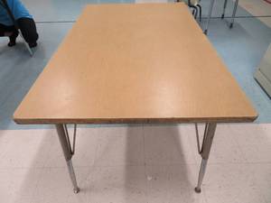 lot 121 image: Sturdy adjustable rectangular table