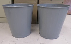 lot 138 image: TRASH CANS