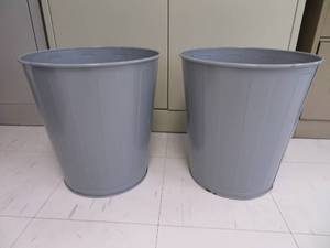 lot 139 image: 2 TRASH CANS