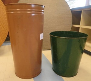 lot 140 image: 2 TRASH CANS