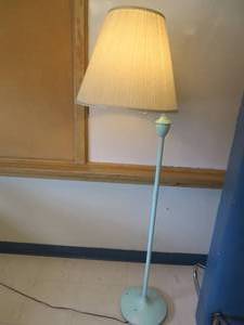 lot 164 image: VINTAGE METAL FLOOR LAMP