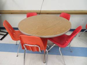 lot 173 image: ROUND TABLE WITH 5 CHAIRS