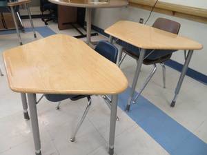 lot 174 image: DESKS  CHAIRS