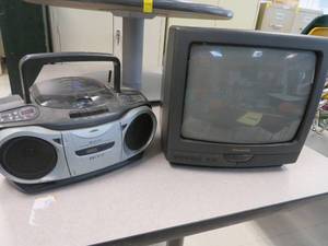 lot 183 image: RETRO TV AND AUDIO VOX