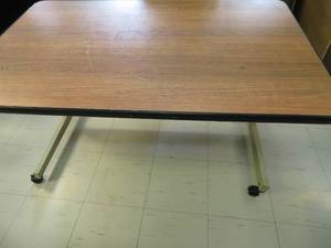lot 184 image: TABLE