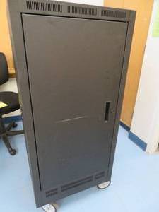 lot 202 image: METAL MEDIA ROLLING LOCKED CART.
